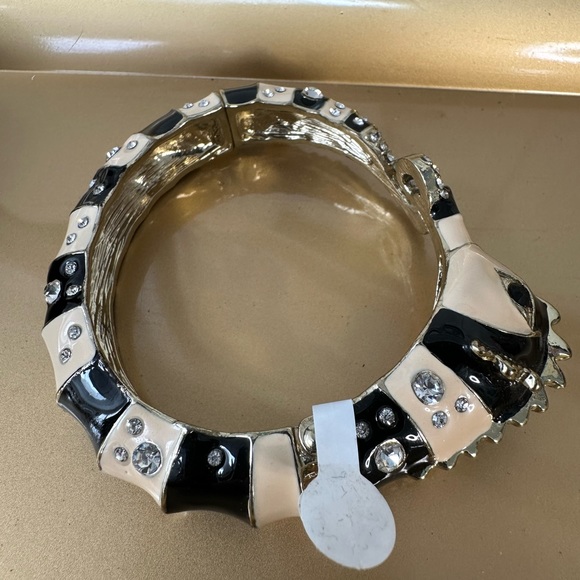 Seahorse clamper bracelet black and beige enamel - Picture 7 of 7